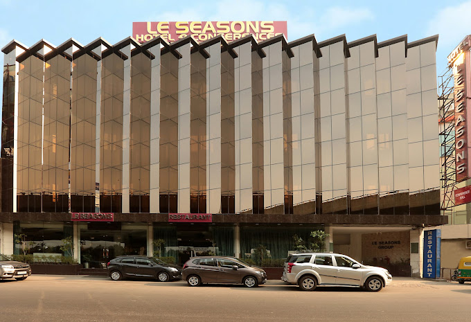 Hotel Le Seasons escorts