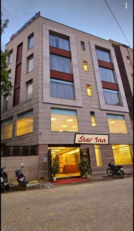 Hotel Star Inn escorts